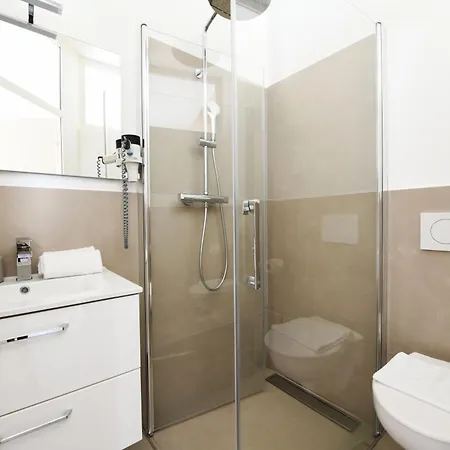 Bed & Breakfast 7rooms - Self Check-in 24h Free Parking Losone