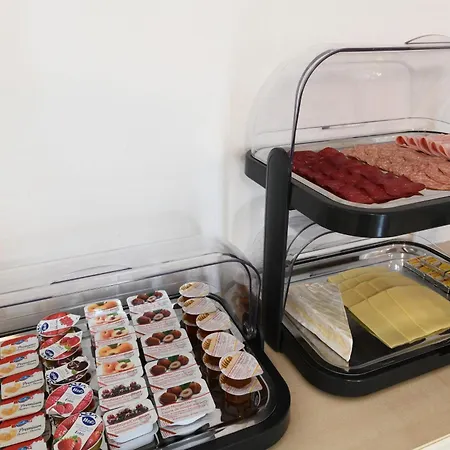 Bed and Breakfast 7rooms - Self Check-in 24h Free Parking Losone