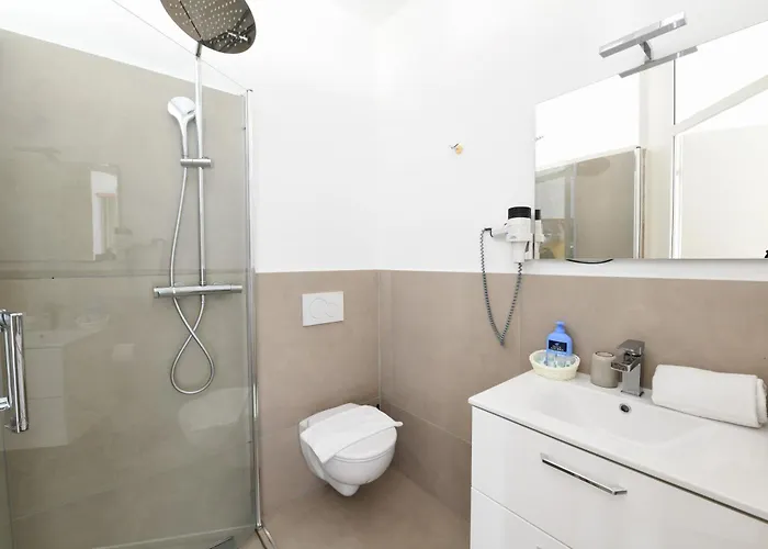 7rooms - Self Check-in 24h Free Parking 3* Losone